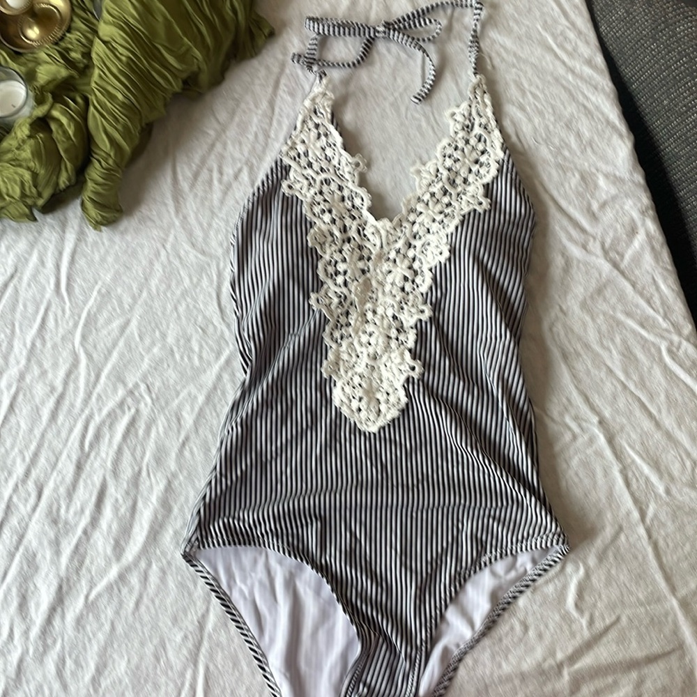 One piece swimming suit